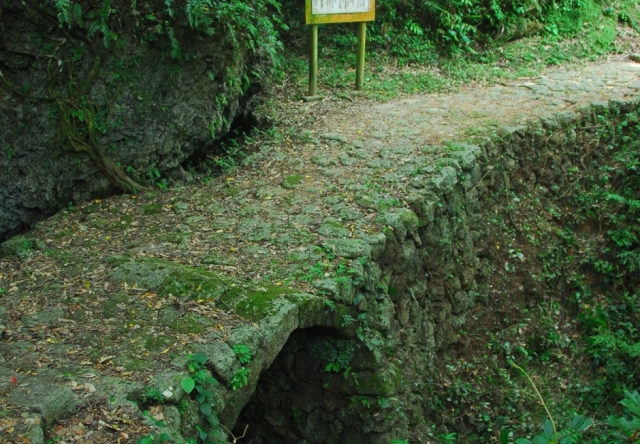 山田谷川の石矼